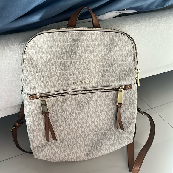 Michael Kors Rhea Medium slim backpack (vanilla) - Picture 1 of 3